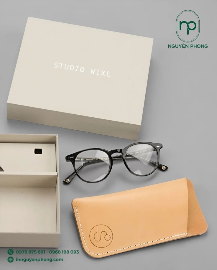 Mẫu hộp cứng đựng kính in logo thương hiệu ép nhũ